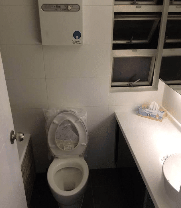 晒晒表哥在香港花600万买的豪宅，总共就60平米，厕所还不足4平！