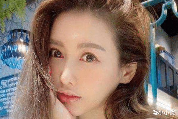 简恺乐|简恺乐出生家庭不富裕，钢琴学费交不起，凭借自己努力成为明星
