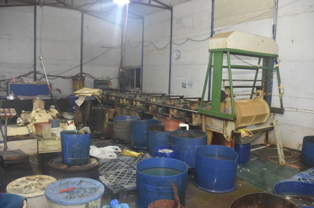 特警|特警翻墙，无人机升空，11人被带走调查！厚街这场行动堪称大片！