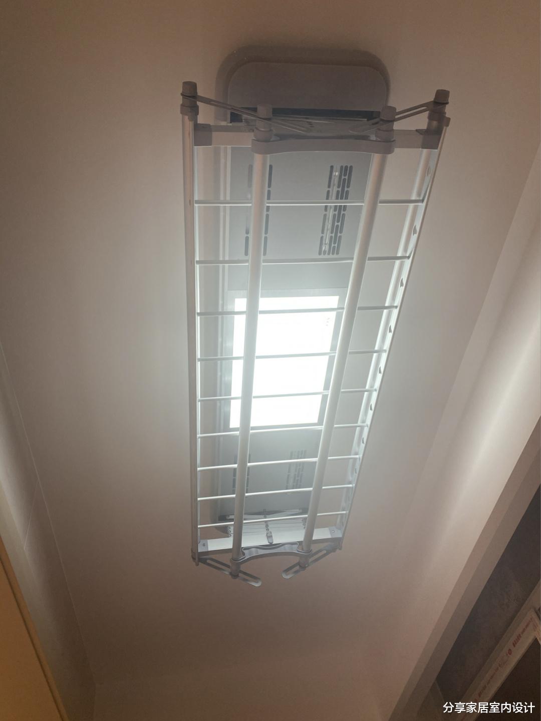 |越来越流行这样做电视墙，很实用，看她家，还没家具就很漂亮！