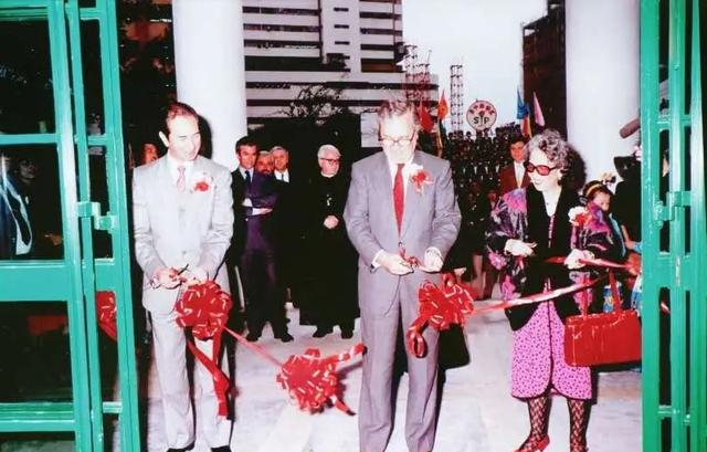黎婉华|成全了三个女人的黎婉华，为何去世时不愿下葬到何家墓园？