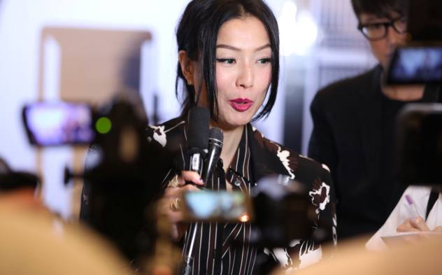 【郑秀文】被问有没有恭喜周冬雨获奖金像奖影后, 郑秀文的回复全场笑翻