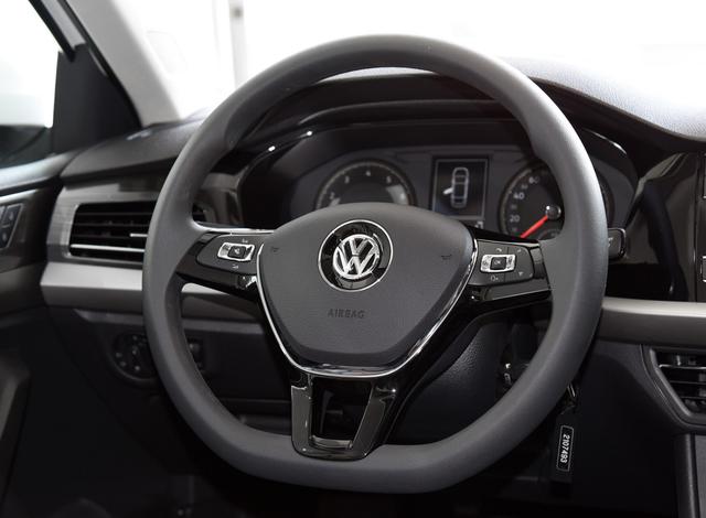 大众朗逸：销量常年领先的大众朗逸表现如何？10万元值不值？