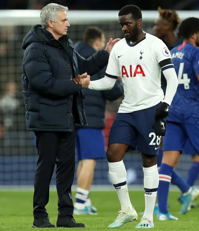 穆里尼奥|热刺缺少球星，列维请穆里尼奥，要的不是成绩是人气