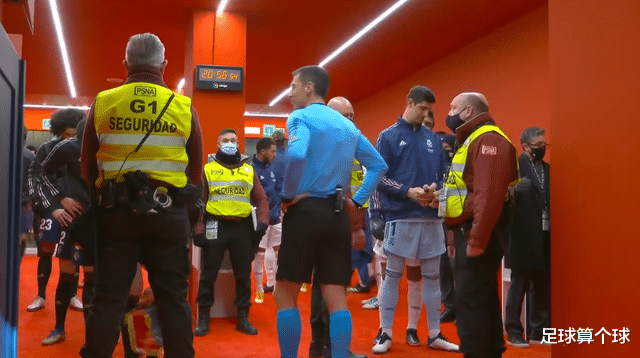 皇家马德里|一场0-0令巴萨乐了！大雪纷飞齐达内铁青着脸，拉莫斯一脸茫然