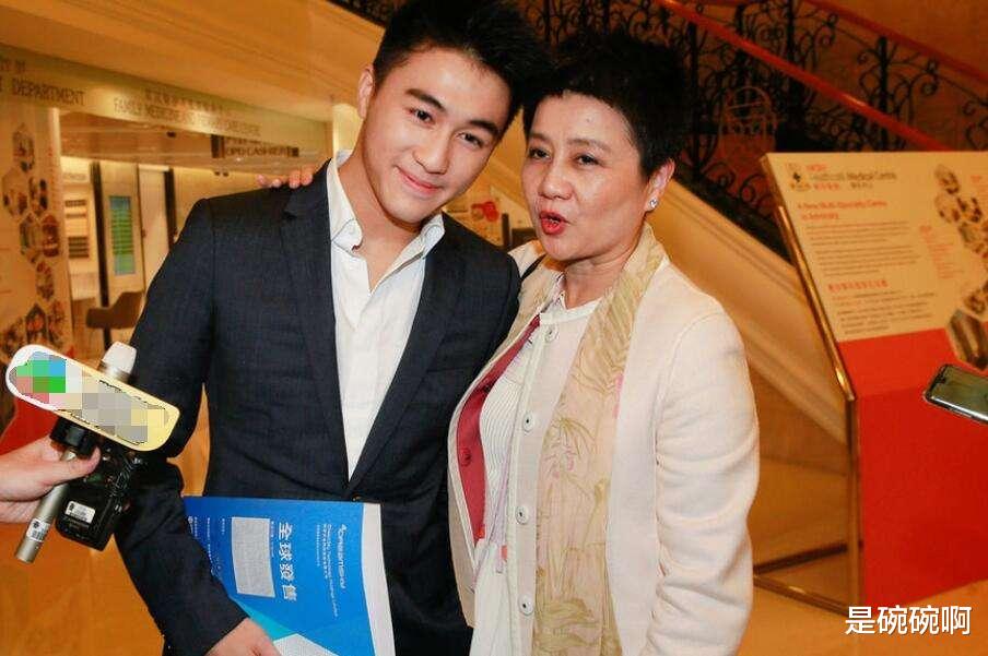 [人物设定]?  赌王之子何猷君学历造假？曾砸500万在《最强大脑》，打造“脑王”人设