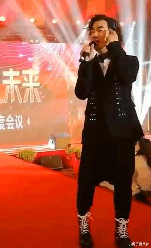 任贤齐|任贤齐跌下神坛？去小县城商演被曝价钱100万，孙楠邓紫棋走穴价比他还高
