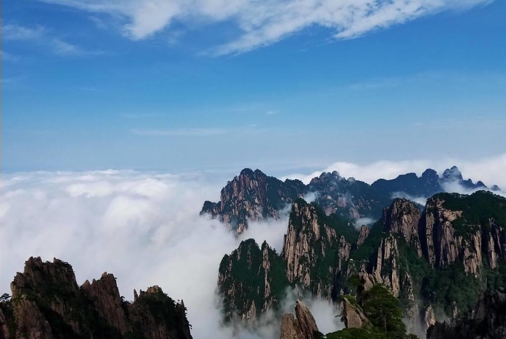 华山|我国的西岳华山、东岳泰山和黄山，哪个更值得一去呢？