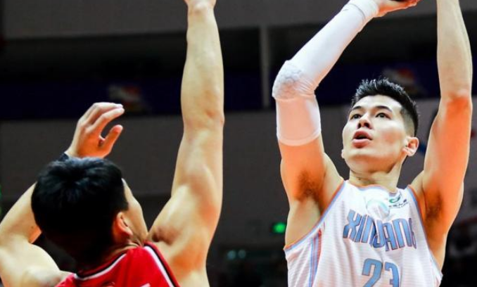 「新疆男篮」新疆男篮前锋回归,状态十足,隐隐有超越周琦的态势