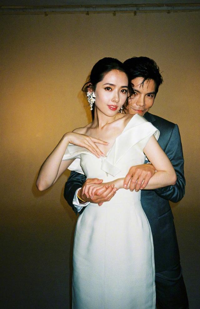 向太|向太当奶奶后消瘦不少！梳光明头变得好温柔，笑容甜美哪有阔太样