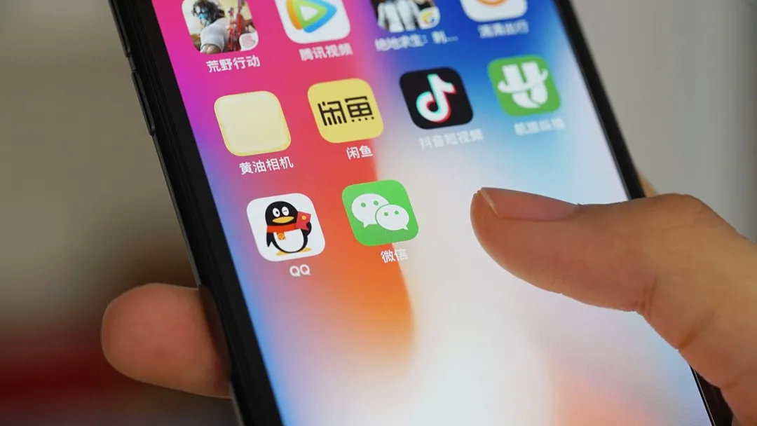 |手机屏幕脏了千万别用酒精擦!教你一招让屏幕恢复如新,太厉害了