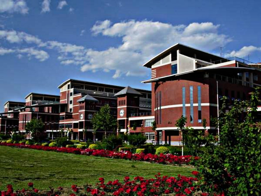 河北大学|2020年“最惨”的重点大学,录取分数线下降197分,网友:后悔没报