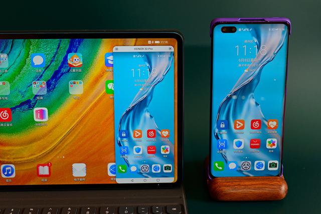 |三里屯苹果店门口又排起长队，但大家看的不是新品，是新店