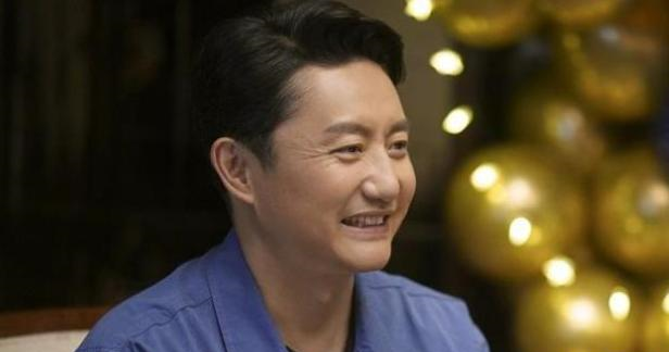 谭松韵|同样是四十多岁，李海潮是谭松韵的爹，而他却和谭松韵谈恋爱