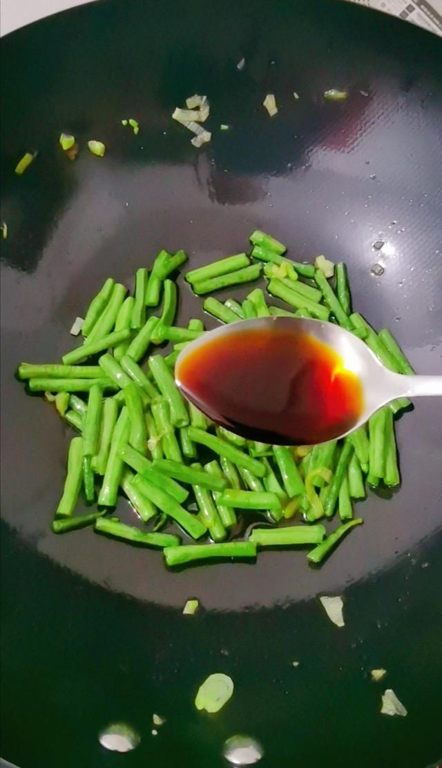 豇豆▲这菜是真正的“刮油王”，隔天吃点，清早排出隔夜黑臭便，无肚腩