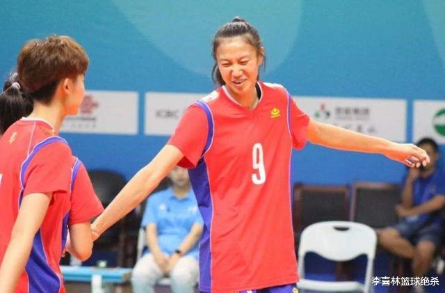 董铭霄@女排1米95天才又长高了！小朱婷获重点培养，未来当郎平利器？