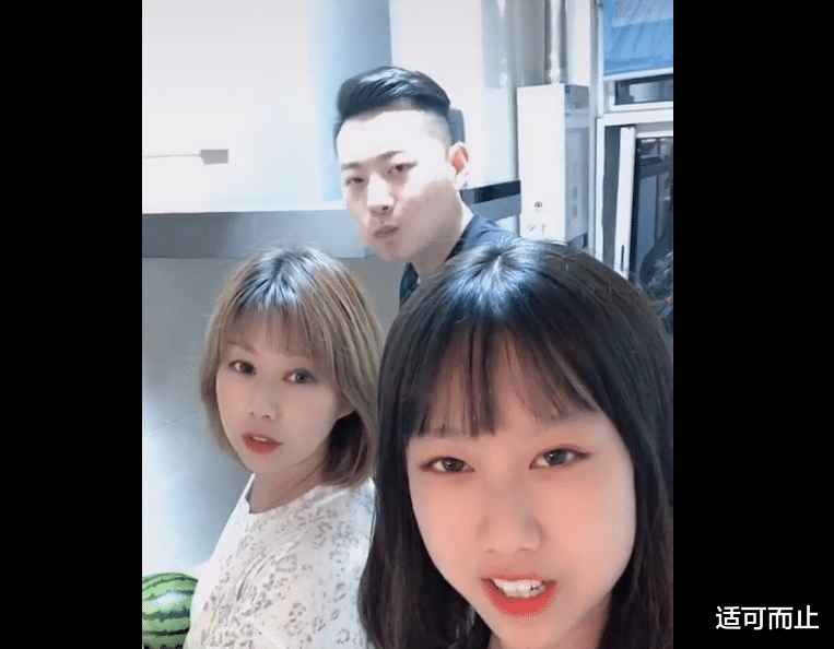 |全网最年轻爸爸接孩子放学火了，当看到妻子，网友：你这基因浪费了！