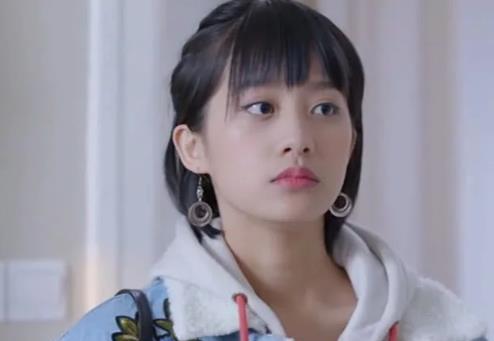杨幂|杨幂又签三字女艺人“打脸”李溪芮,看清正脸照:想不火都难!