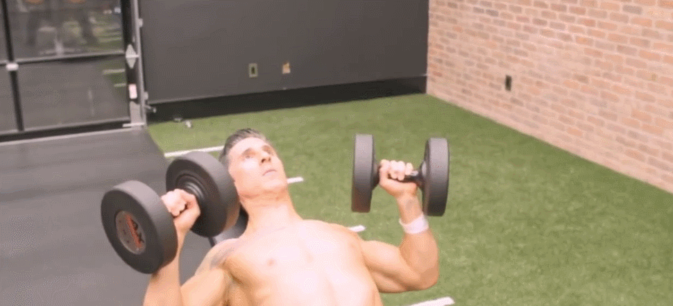 「胸肌」掌握这2个王牌练胸动作,练出壮实的胸肌,也并不是难事