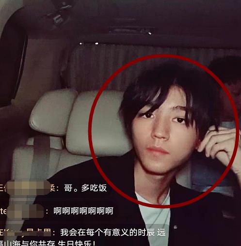 王俊凯|王俊凯减肥过度，瘦成“苦瓜脸”？拍戏被抓拍，看到脸颊凹陷心疼了