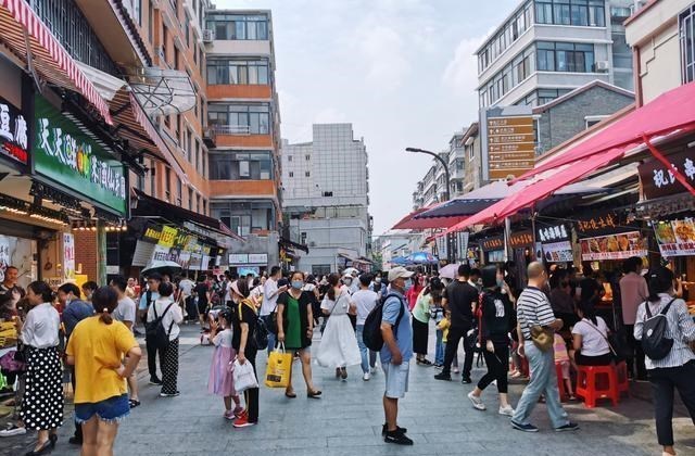 武汉|变贵后的武汉户部巷:热干面12元、豆皮10元,本地人很少去