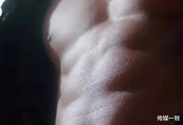 王大陆|《狼殿下》开播,王大陆秀腹肌,肖战胡子邋遢,李沁戏服琳琅满目