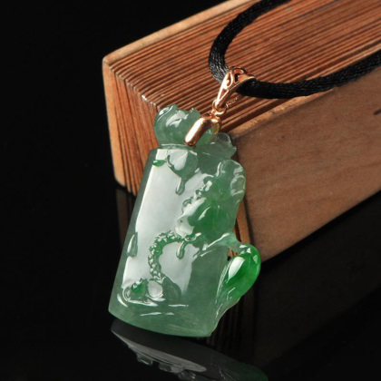 「翡翠」有人说：指甲盖大的翡翠就一千块，买的人就是虚荣攀比