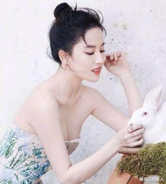 发型|脸上有这4个特征的女生,请大胆扎发,露出你的五官更漂亮!