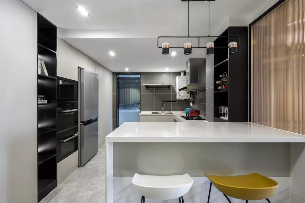 []现代和简单的色调搭配，74平方米的北欧轻豪华风格，轻奢稳重