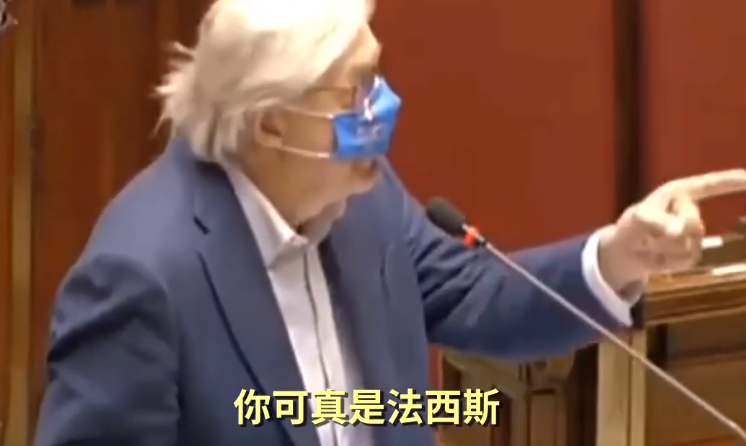 意大利議員“把口罩戴在眼睛上”被抬出議會，差點成瞭娛樂頭版…-圖2