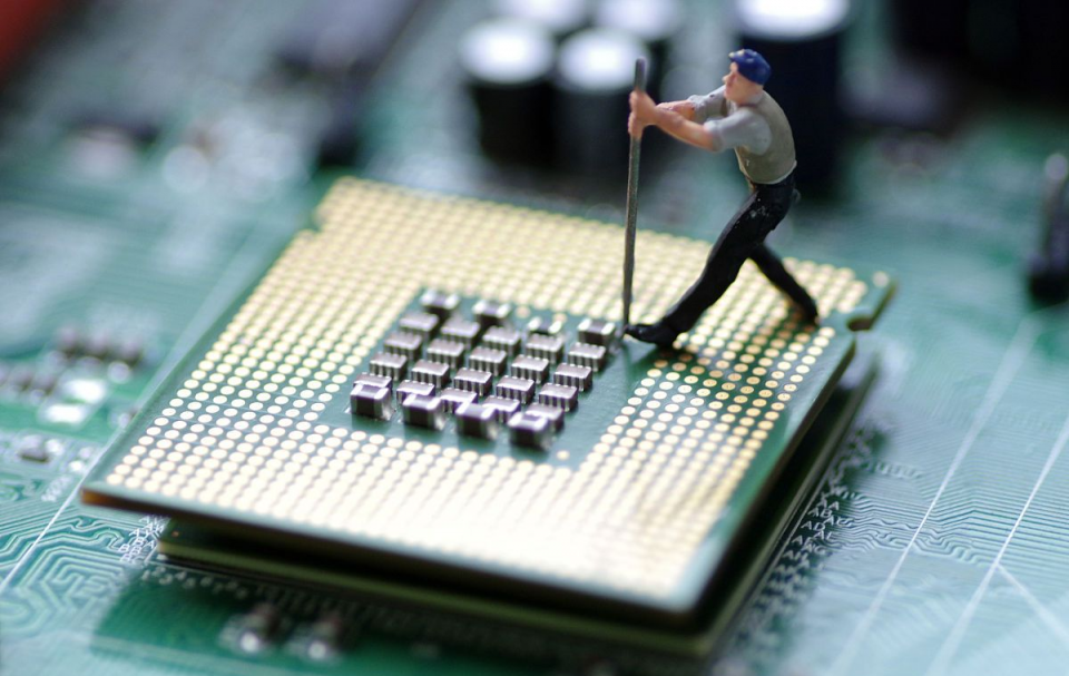 阿根廷队|闪崩！500亿芯片巨头狂跌18%，20倍大牛股到底怎么了？