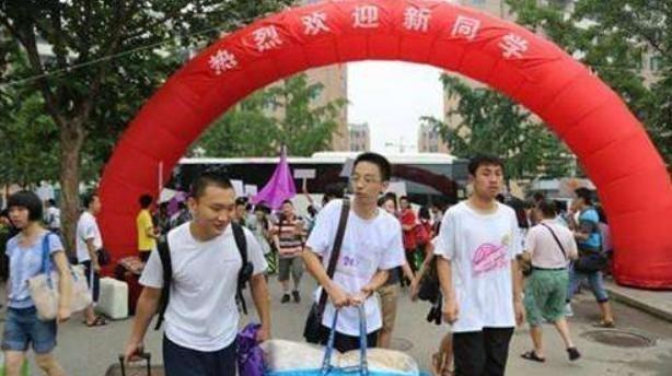 私立学校|多所高校发布最新通知,大学生迎来“坏消息”,大一新生:很意外