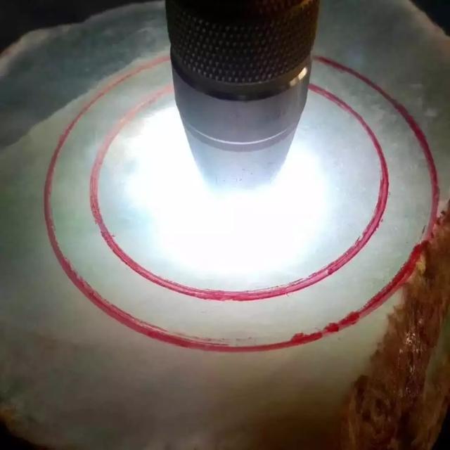 翡翠|一件木那切爆！玻璃种雪花棉手镯料，罕见成品太养眼！