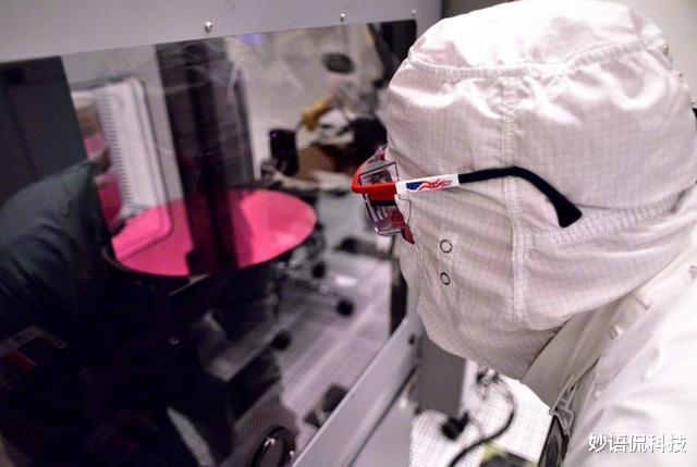 台积电|台积电突然宣布,表明对华为和美国态度,3张王牌硬气十足