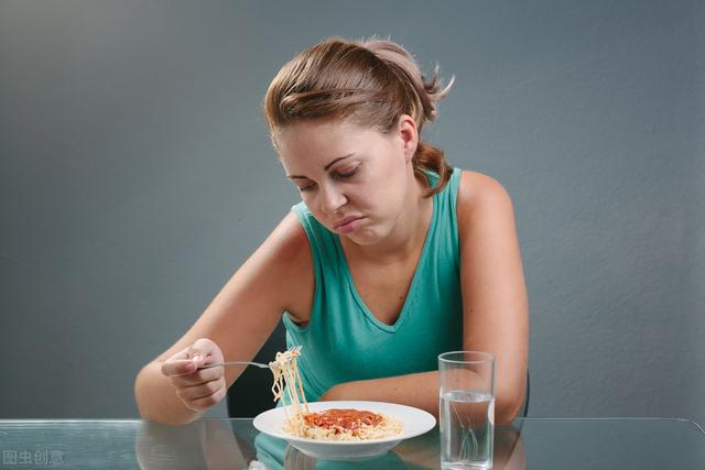 医生▲尿液是肾功能的“试金石”，不同颜色的尿液，究竟意味着什么？