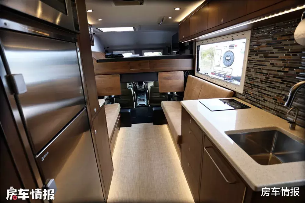 碳纤维|新款福特房车碳纤维厢体，6.7L发动机，出厂自带11度电和330L油箱