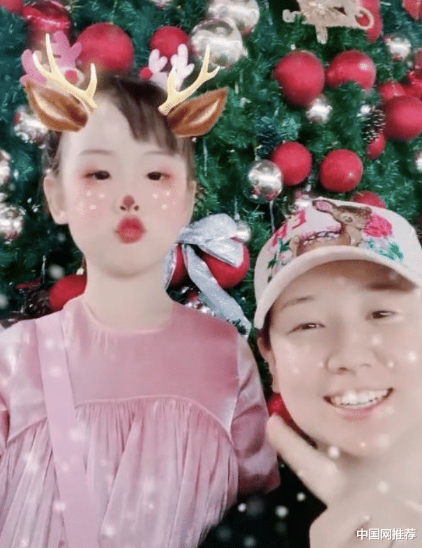 中国网推荐 关凌与儿子拍视频，脸部浮肿发际线高，儿子颜值高像韩国明星