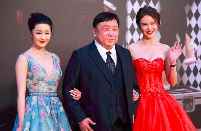 「王晶」王晶新剧《孙悟空大战盘丝洞》定档，剧中尽用晶女郎，熟人也不少