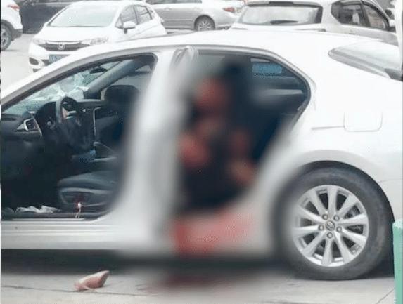 话晴空|广州一女子被人持刀当街捅死，凶手仅23岁，只因发生情感纠纷