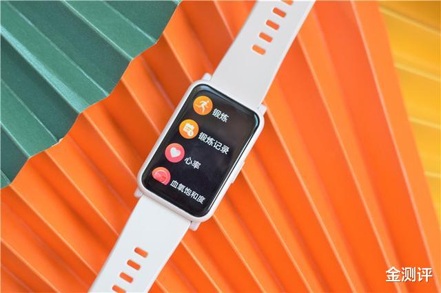 高通骁龙|荣耀手表ES实际体验如何：1.64英寸大屏，丰富健康监控管理