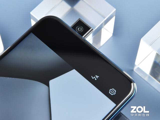 「王宝强」荣耀X10售价1899元起 菱形纹理冲击感十足