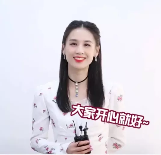 黄圣依|穿66块假裙子的黄圣依，没资格装富婆