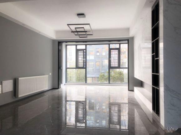 |110平装修，电视墙墙花2万，大阳光房3万多，这套房子砸了不少钱