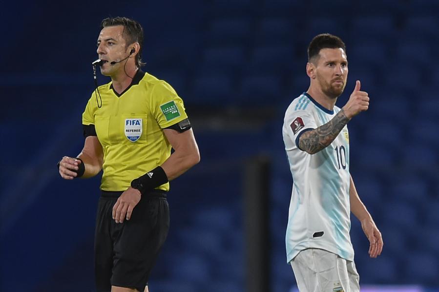 梅西|梅西这次遭遇的不公判罚，将改变VAR对足球的参与度，倒带太荒诞