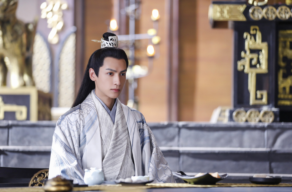 罗云熙|罗云熙精修真人反差大，身高在男星中挺虐，被称为男版鞠婧祎