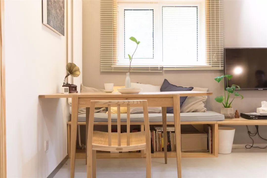 榻榻米|房子小不够住?这样在阳台打个榻榻米,瞬间多出一间房!