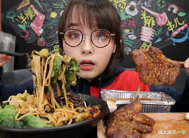 龙虾|网红吃播有多假？辣酱是果汁，龙虾是塑料，有时候连人都是假的