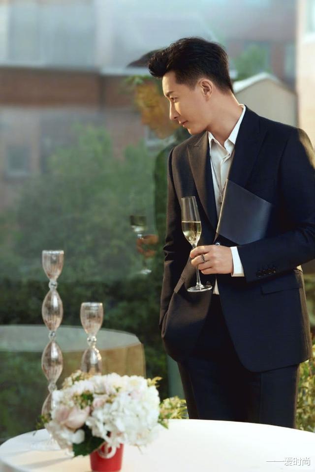 『卢靖姗』卢靖姗终于换发型，长裙配长发优雅又女人，难怪韩庚一直“偷瞄”