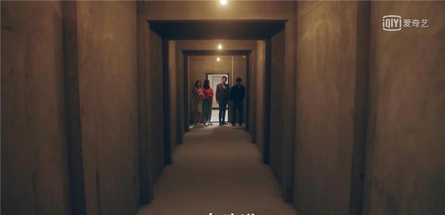 《爱5》胡一菲廉价买毛坯房，入门竟是跑道？话说这么奇葩咋装？