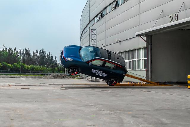 『』领克06：我不想再聊设计了，要不我给大家翻个车吧